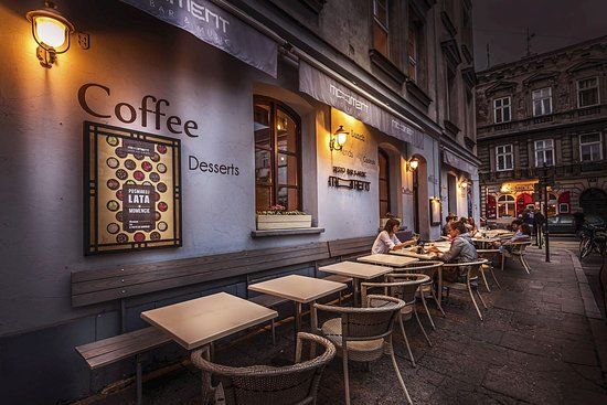 Moment Resto Bar & Music